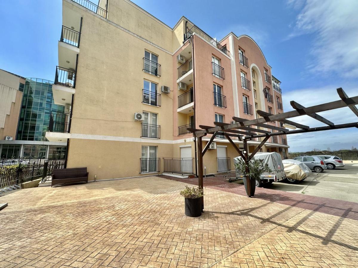 Cozy Apartment Slântsjev Brjag Eksteriør bilde